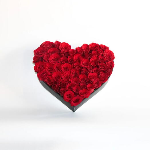 Heart of red roses