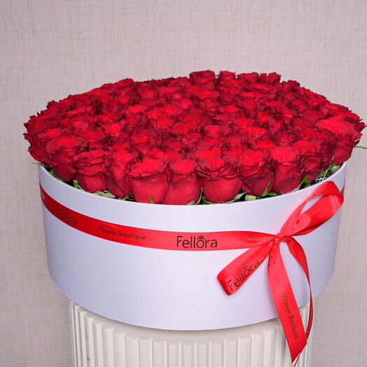 Arrangement en boîte ronde blanche de 91 roses rouges - 1714