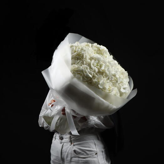 Букет белых гортензий