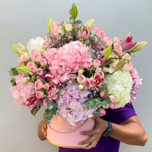 Blushing Elegance – Luxury Pastel Flower Box