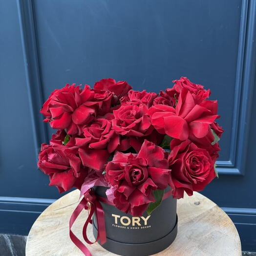 15 rosas rojas francesas en una caja