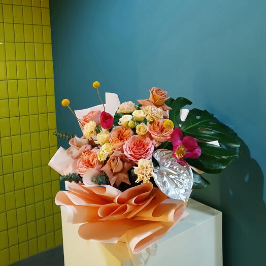 Beauty hug - pink flower bouquet