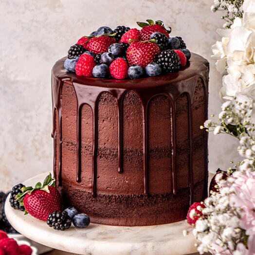 كعكة دريب بالشوكولاتة مع فواكه (بدون بيض، 1.5 كجم)