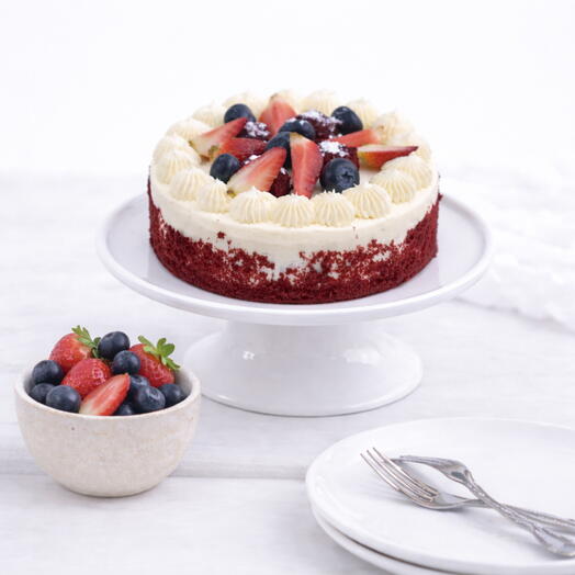 كعكة ريد فيلفيت لذيذة تكفي 4 أشخاص