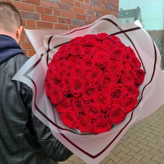 Bouquet of 51 red roses bloom