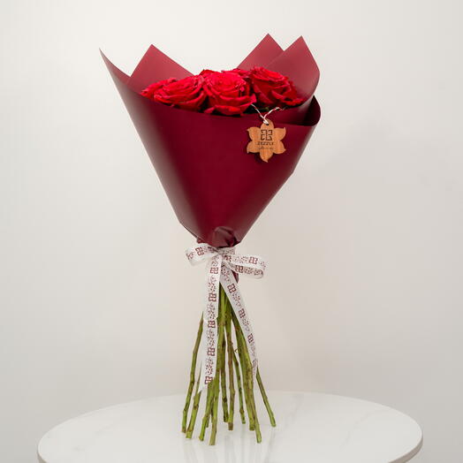 Дюжина красных роз