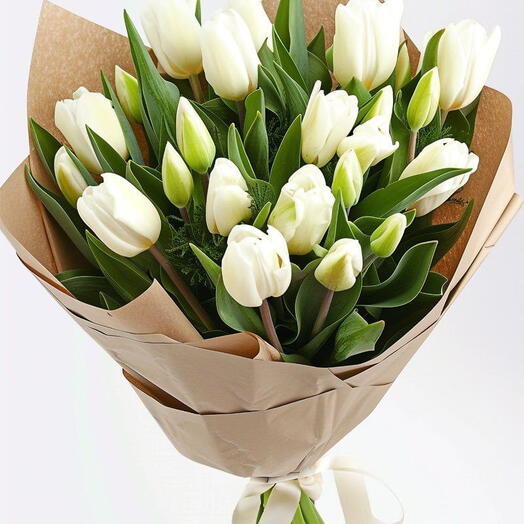 Белый тюльпан в букете. Красивая упаковка
