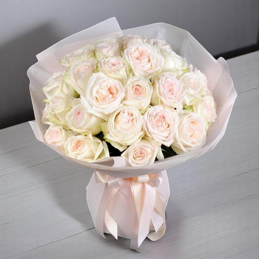 Sweet Symphony – 25 Ohara White Rose Bouquet