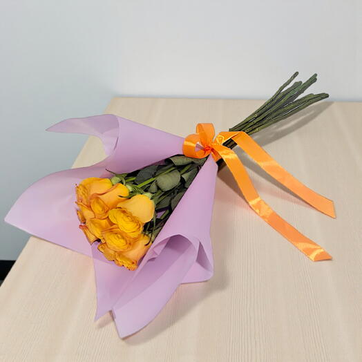 17 Orange Roses