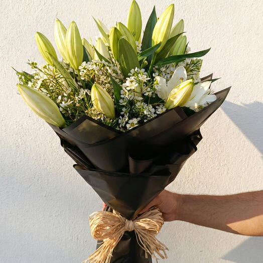Элегантный букет лилий «Шепот»