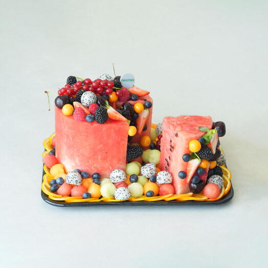 طبق فواكه مقطعة مصنوع يدويًا