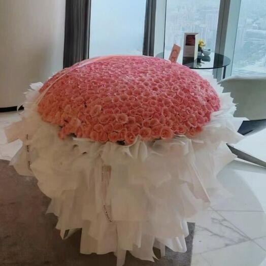 Monumental 501 Pink Roses Bouquet