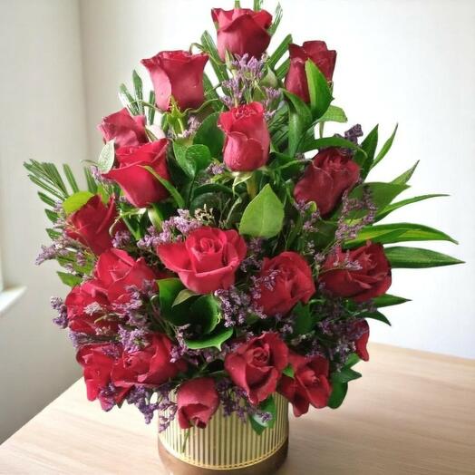 Сияющая красная роза — восторг