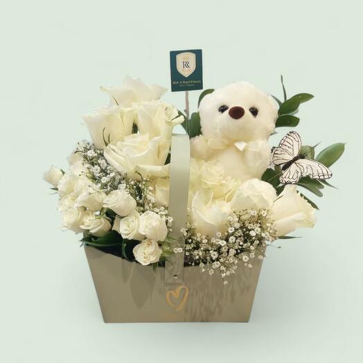 Сладкий Тедди   Корзина белых цветов