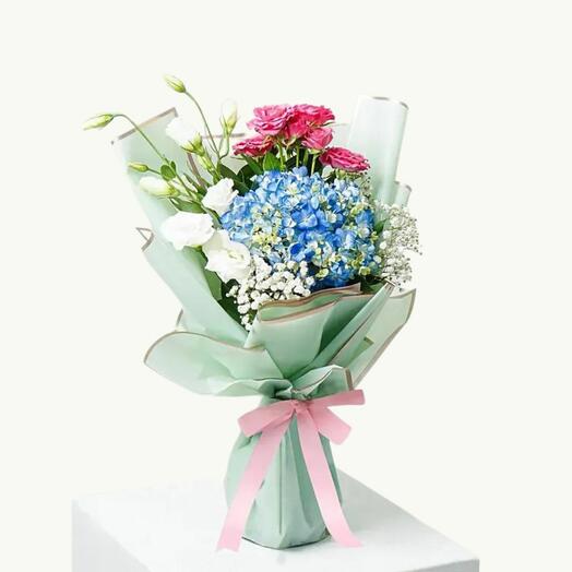 Appealing Roses N Hydrangea Bouquet