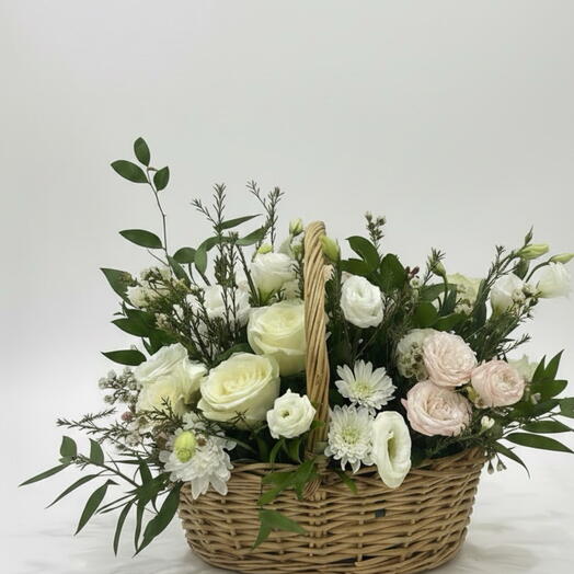 Цветы в корзине