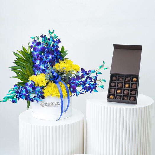 Цветочная коробка с лазурной орхидеей и шоколадом