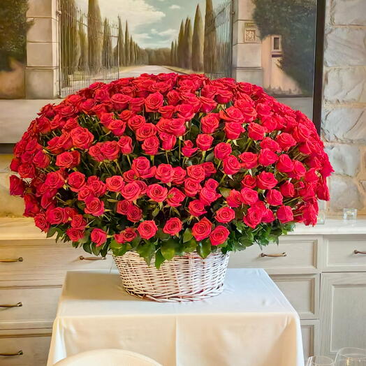Корзина из 500 красных роз