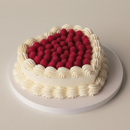 Italian pie with raspberries