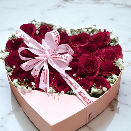 Valentine RED FLOWERS IN HEART BOX 1