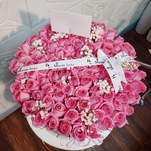 101 роза розового цвета в коробке с jepso