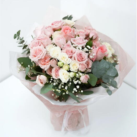 51 Нежно-розовый и кремово-белый букет из спрей-роз