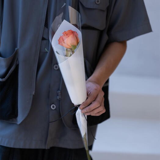 Одна роза - цвет в ассортименте