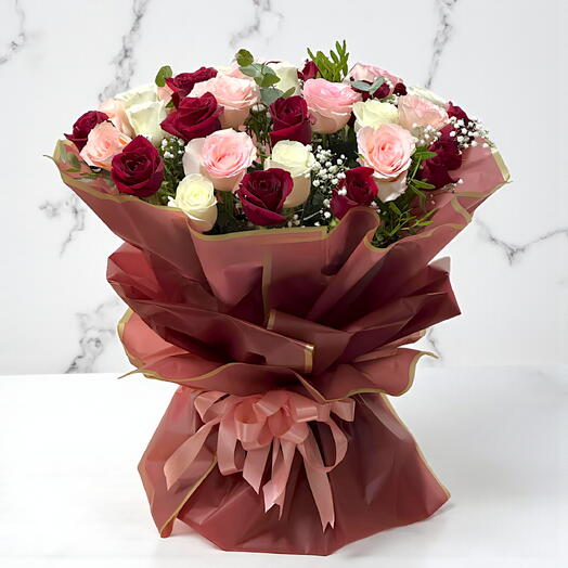 25 Mixed Roses Bouquet – Red | White | Pink Elegance, Same‑Day Dubai Delivery