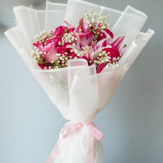 Faith - элегантный стильный букет из лилий и роз