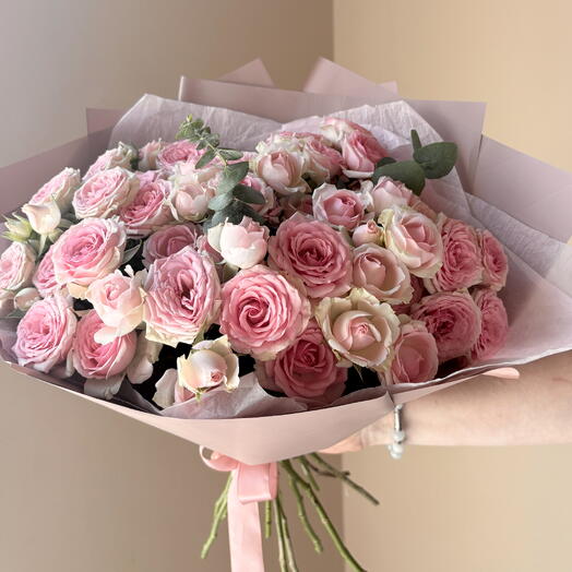 Scarlet blush bouquet with premium fragment O Hara roses