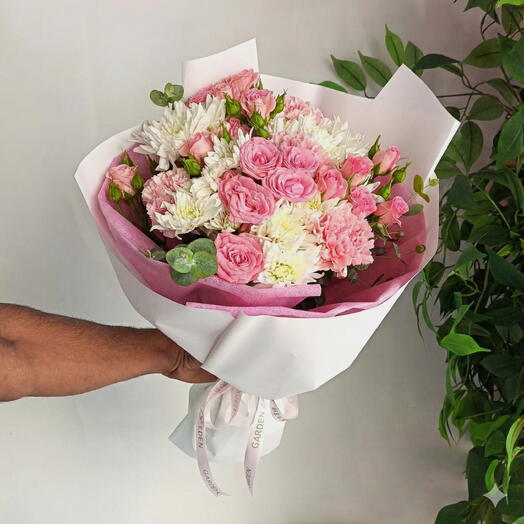 Букет «Шёпот лепестков» — радужный микс