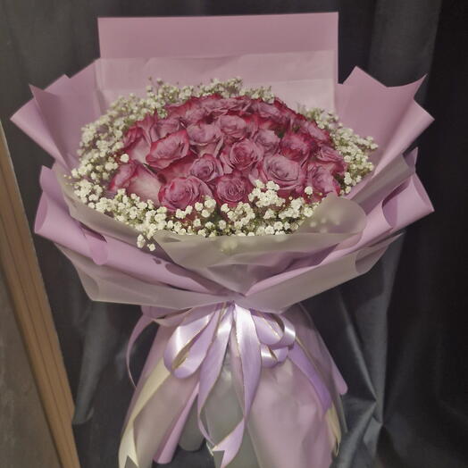 Круглый тёмно-фиолетовый букет 8