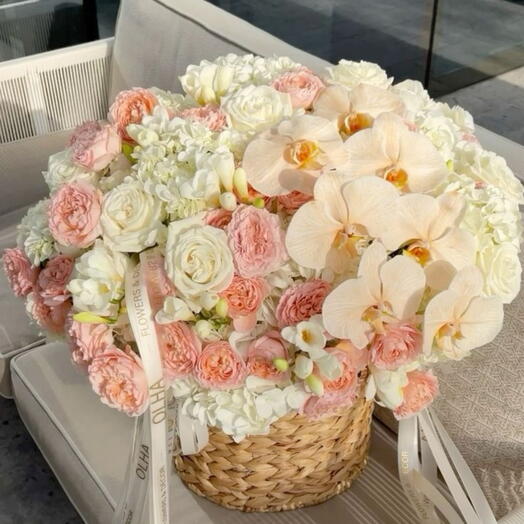 Basket with premium flowers