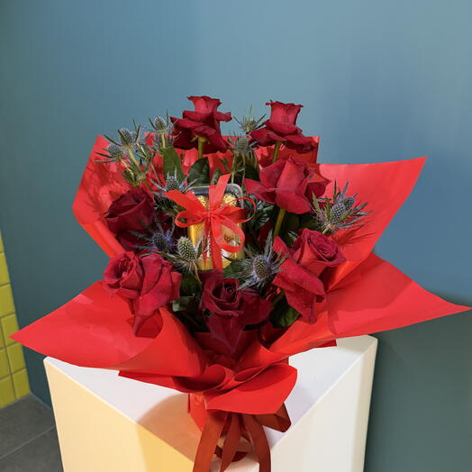 Red roses with chocolate