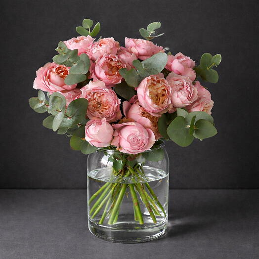 Нежно-розовая садовая элегантная ваза