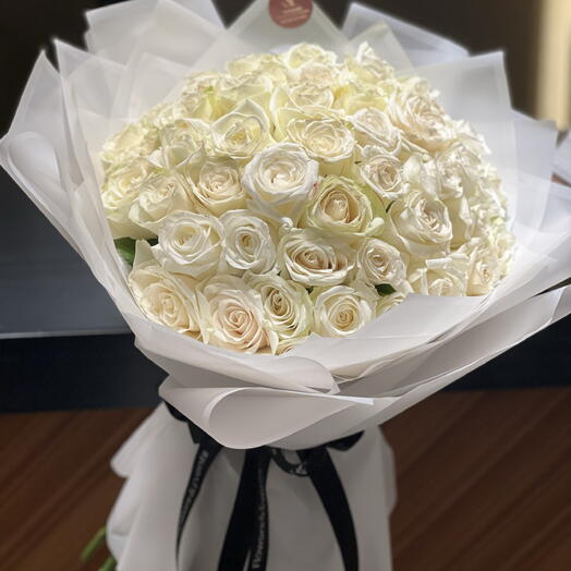 باقة ورد فاخرة وايت كلاود 1111