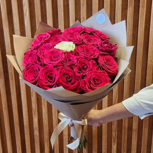 Rose Delight – 21 Rose Valentine Bouquet