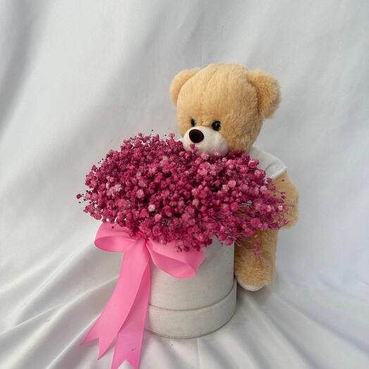 Коробка с мишкой и цветами ко Дню матери