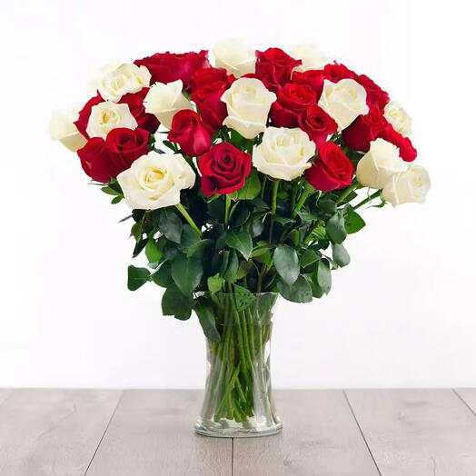 25 Bouquet of Roses in vase