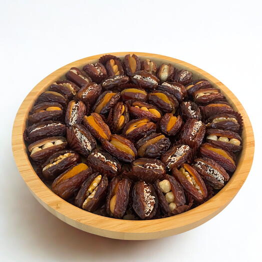 Деревянный поднос - 750 г премиальные фаршированные финики с орехами