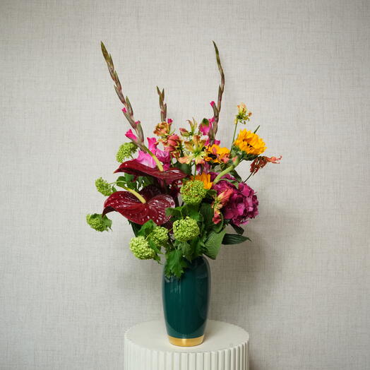 Антуриум и подсолнух в королевской бирюзовой вазе 7163