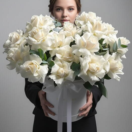 17 White Open Roses Box - Ecaudor