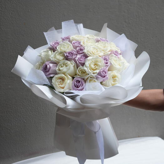 Премиум-букет «Белое и лавандовое сияние» на день рождения