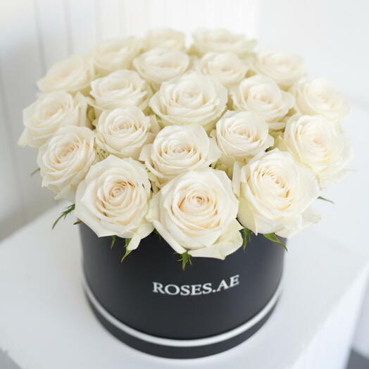 Цветы в коробке (белая роза )