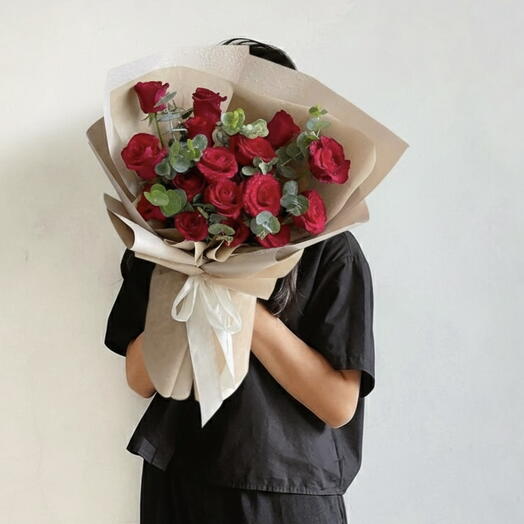 Букет из 15 красных роз