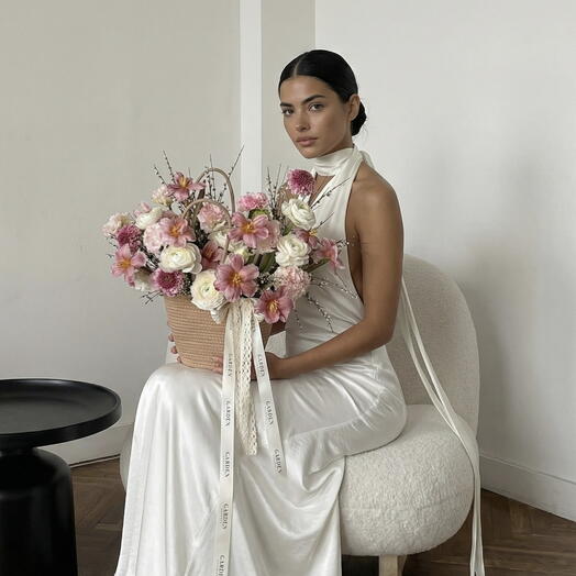 «Verona» basket (50*50 cm) — tulip, ranunculus