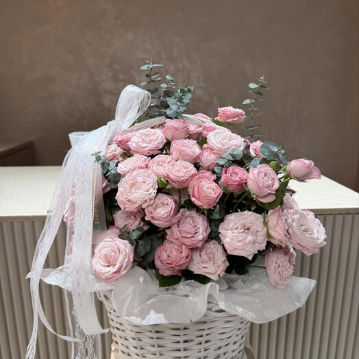 Pink spray roses | Basket