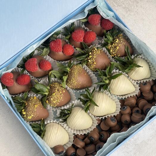 Blue Box 15 (+blueberries)