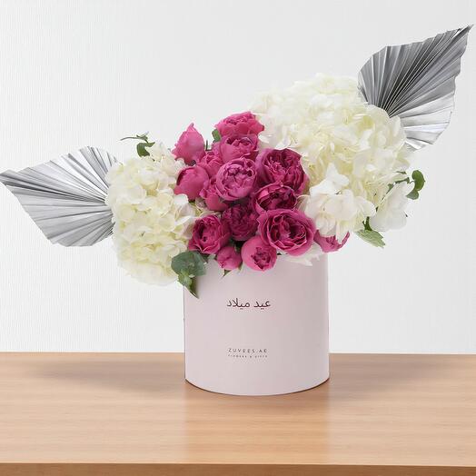 Элегантная коробка с цветами для дня рождения