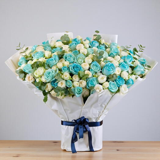 Голубое   Белое Величие – 101 роза